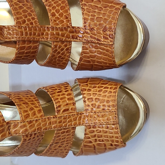 MICHEAL KORS HEELS - Picture 8 of 11